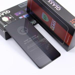 Закалённое стекло 6D для iPhone 15 6,1" / 16 6,1" чёрная рамка 10в1