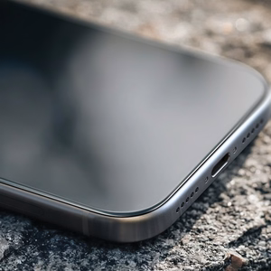 Benks OmniWarrior kritimams atsparus grūdintas privatumo stiklas, skirtas iPhone 18 Pro Max