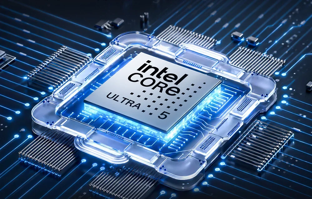 Vaizdas, kuriame pavaizduotas Intel Core Ultra 5 procesorius pagrindinėje plokštėje su mėlynu apšvietimu.