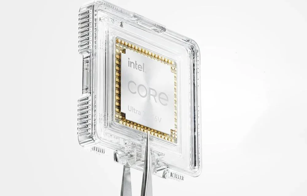 Intel Core Ultra 7 256V procesorius skaidriame futuristiniame korpuse