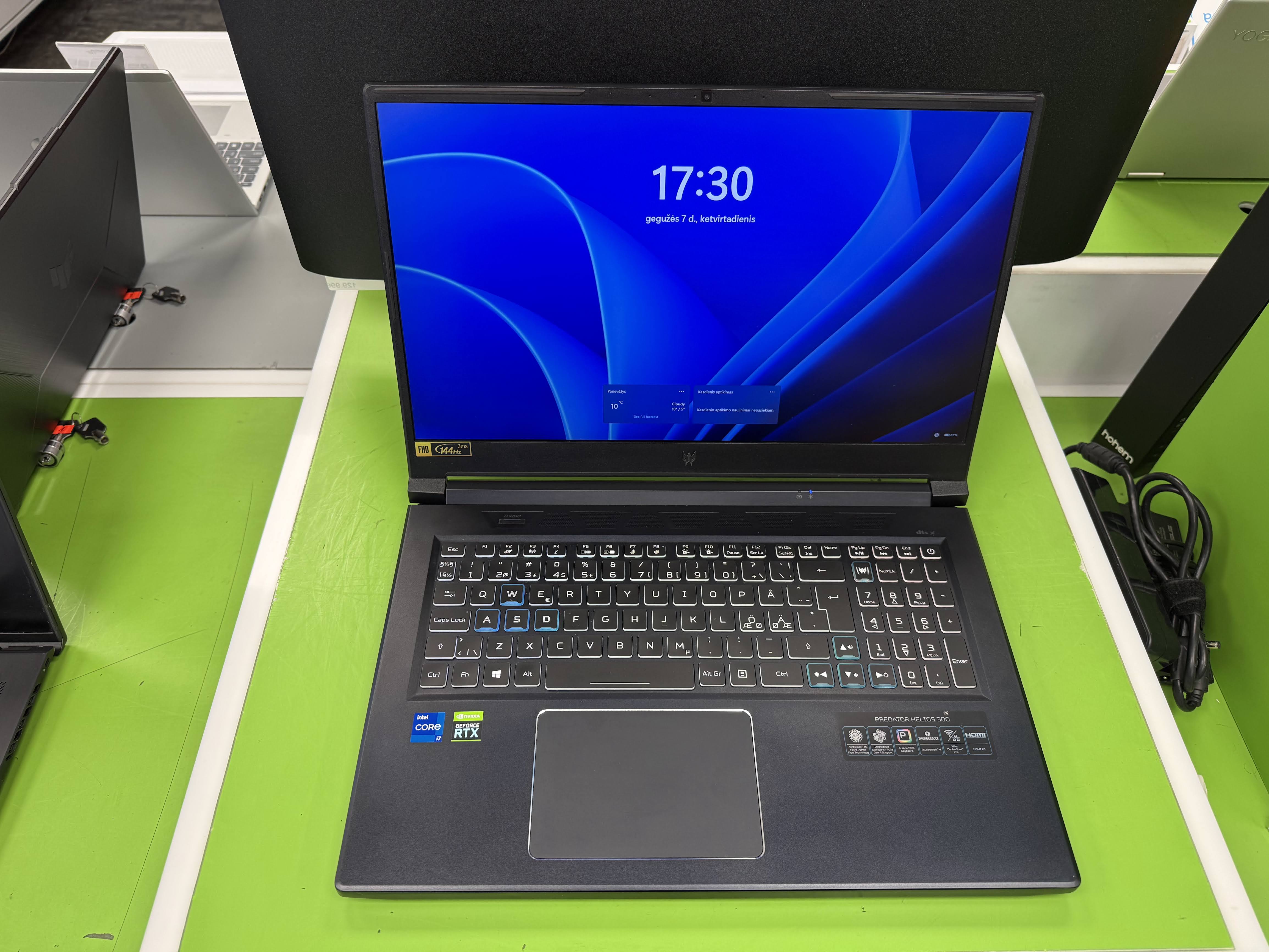 Acer Predator PH317-55 i7-11800H / RTX 3070 / 32GB DDR4 / 512GB NVMe / 17.3" 144Hz