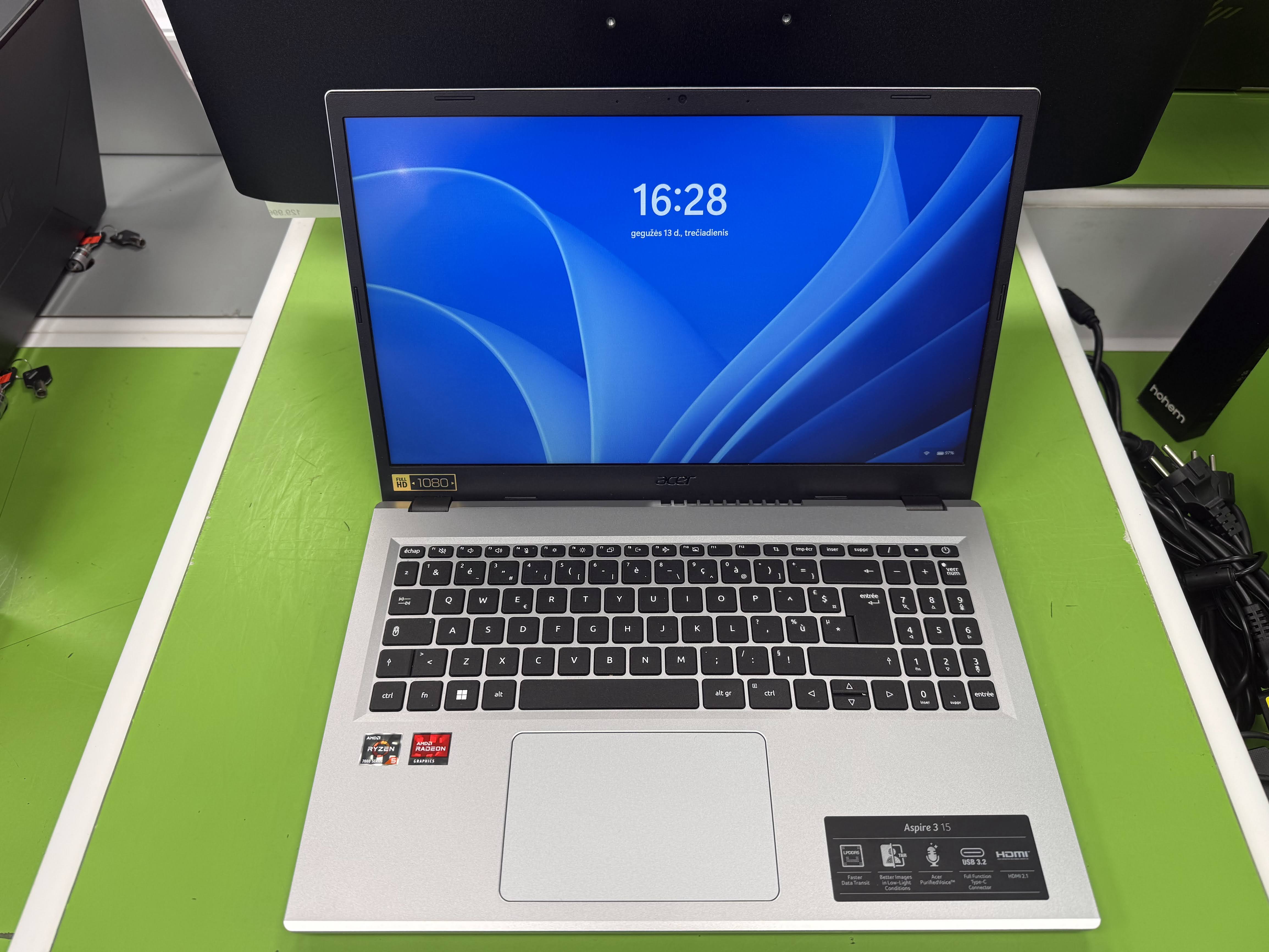 Acer Aspire A315-24P Ryzen 5 7520U / 512GB NVMe / 16GB DDR5 / 15.6"