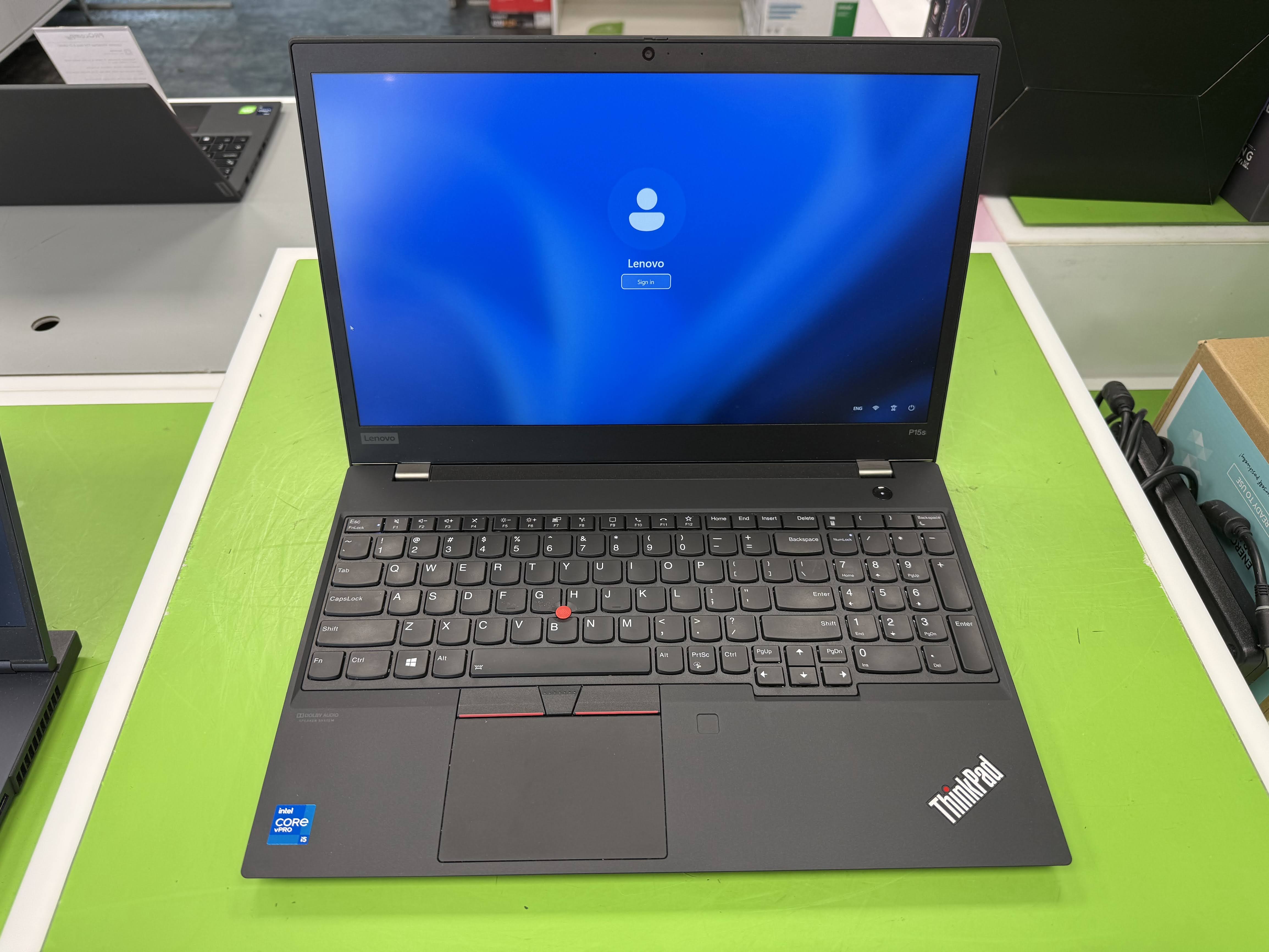 Восстановленный ноутбук Lenovo ThinkPad P15s Gen 2, класс B, 15,6 дюйма, i5-1145G7, 16 ГБ RAM, SSD 256 ГБ, NVIDIA T500, Windows 11 Pro, клавиатура US